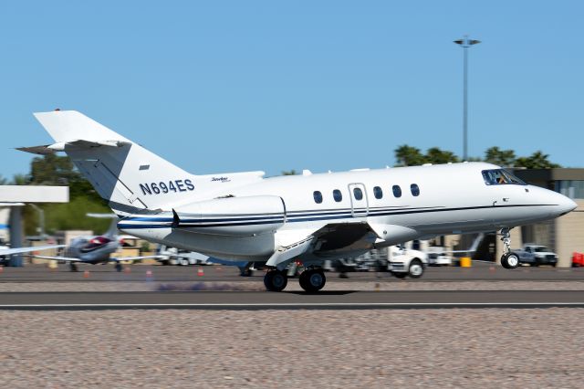 Hawker 800 (N694ES)