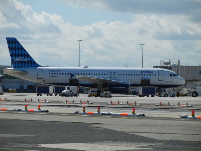 Airbus A320 (N504JB) - B6 at terminal C in TJSJ 2011
