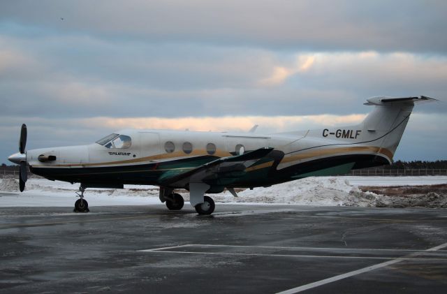 Pilatus PC-12 (C-GMLF) - Lorsqu’elle étais stationner à CYGR sur le tarmac