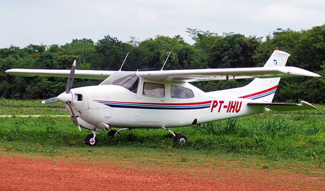 Cessna Centurion (PT-IHU)