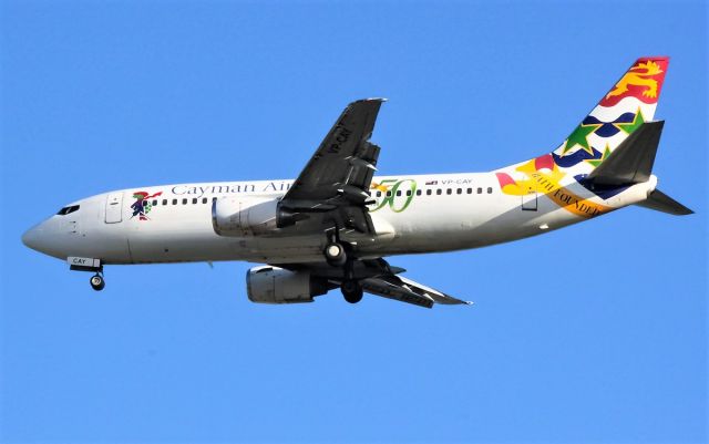 BOEING 737-300 (VP-CAY)