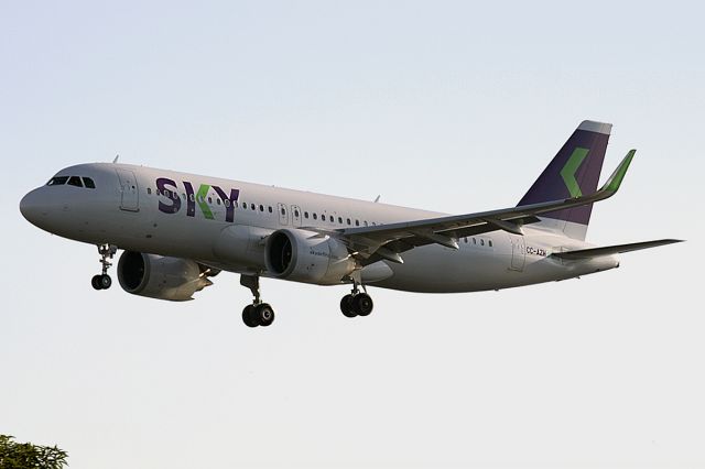 Airbus A320 (CC-AZH)