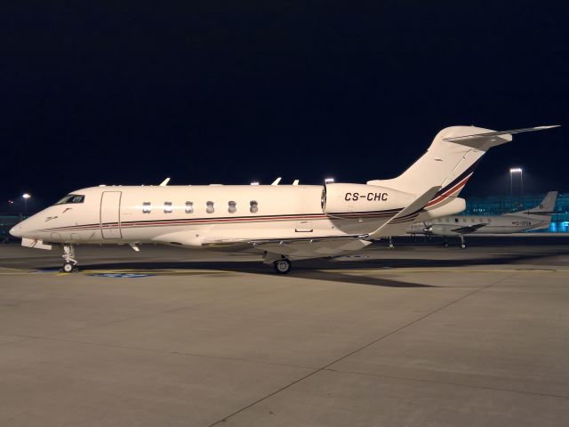 Bombardier Challenger 300 (CS-CHC)