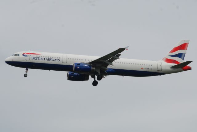 Airbus A321 (G-EUXE)