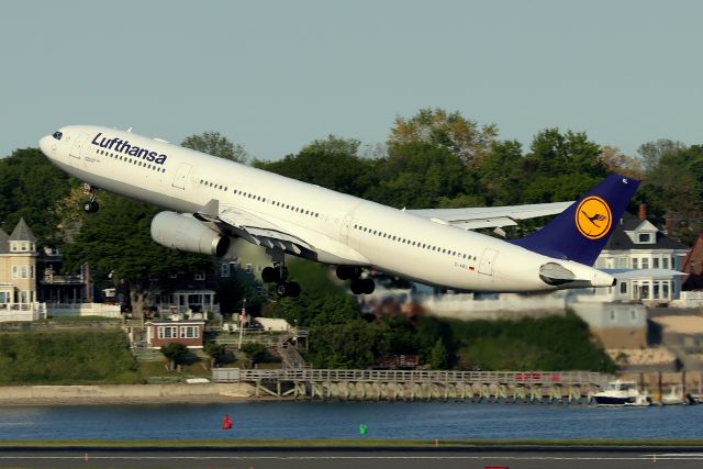 Airbus A330-300 (D-AILK) - 'Lufthansa 423' to Frankfurt departing on 4R   (5/19)