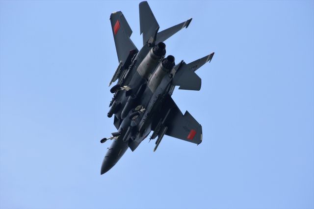 McDonnell Douglas F-15 Eagle — - Short final Runway 27 Volk Field.....9000 ft of runway operated by WI Air National Guard.