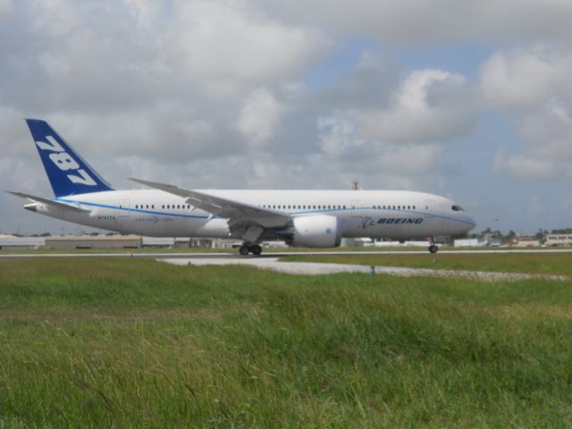 Boeing 787-8 (N787ZA)