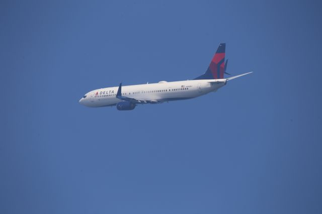 Boeing 737-900 (N916DU)