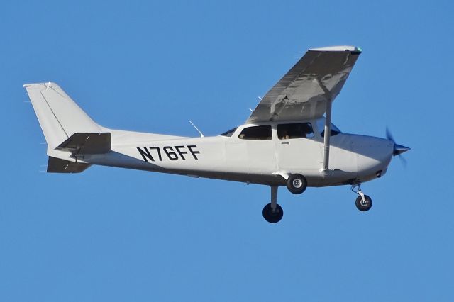 Cessna Skyhawk (N76FF)