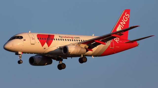 Sukhoi Superjet 100 (RA-89196)
