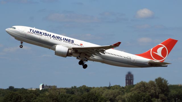 Airbus A330-200 (EI-EZL)