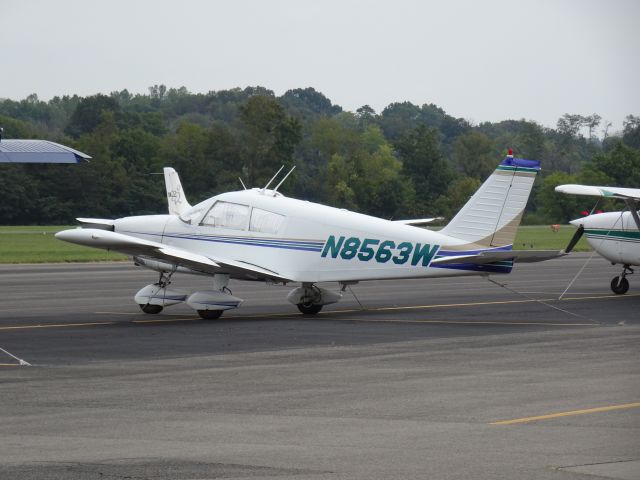 Piper Cherokee (N8563W)