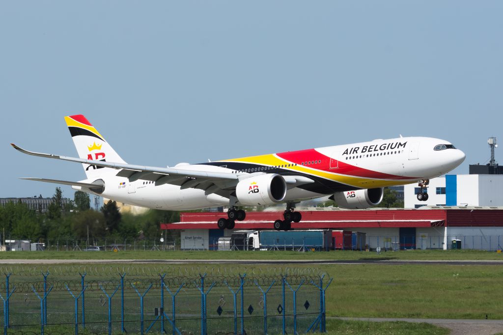 Airbus A330-900 (OO-ABF) - WAW SPOTTING