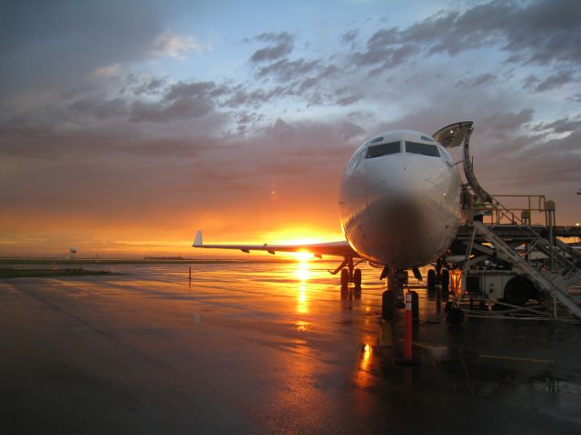 Boeing 727-100 — - Sunset in CYQR