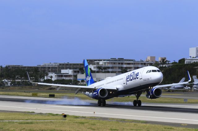 Airbus A321 (N982JB) - JetBlue N982JB landing at TNCM