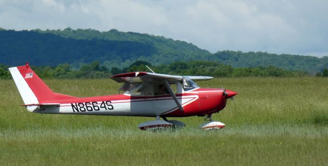 Cessna Commuter (N8864S) - Taxiing on a paved surface is this 1965 Cessna 150F Communter in the Spring of 2024.