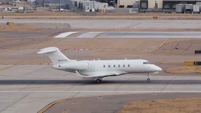 Bombardier Challenger 300 (N690RB) - Rotating off of 18C.