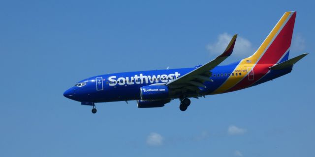 Boeing 737-700 (N927WN) - On short final is this 2008 Southwest Airlines Boeing 737-7H4 from the Spring of 2022.