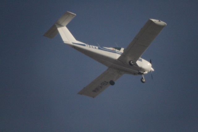 XB-KWW — - Sobrevuelo de entrenamiento en la ciudad.