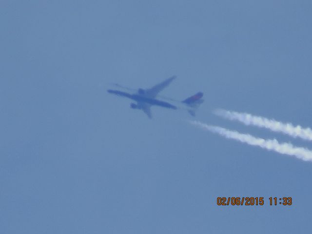 BOEING 767-300 (N1402A) - Delta Airlines flight 1524 from SLC to ATL over Southeastern Kansas at 37,000 feet.