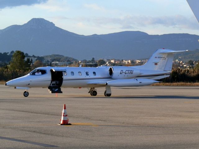 Learjet 35 (D-CTRI) - 30 jan 2015 - 35 years old . 