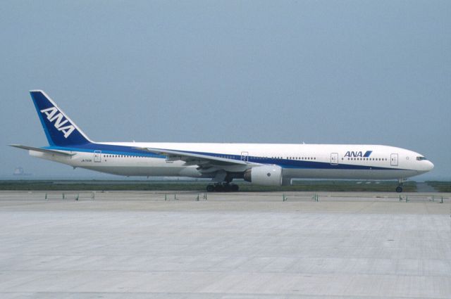 BOEING 777-300 (JA755A) - Taxing at Tokyo-Haneda Intl Airport on 2003/05/24