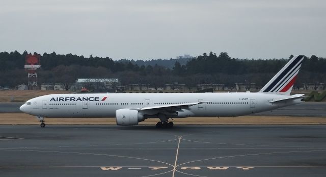 BOEING 777-300 (F-GSQM)
