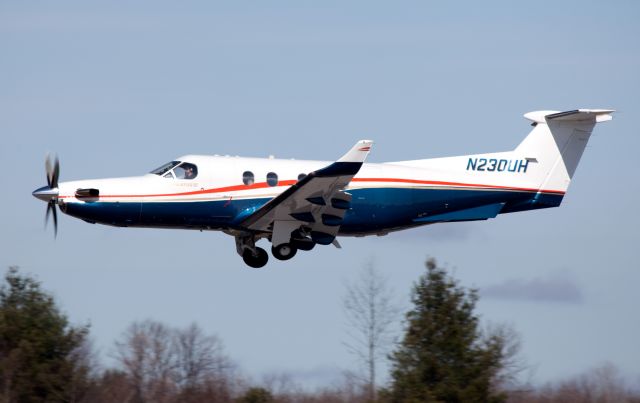 Pilatus PC-12 (N230UH) - Departure RW32