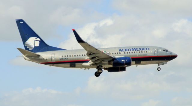 Boeing 737-700 (N788XA)