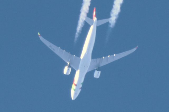 Airbus A330-300 (CS-TUQ) - CS-TUQ Airbus A-330 941 N Tap Portugal TP237 De Lisbon LIS vers Sans Francisco SFO. Altitude 11582 Mètres. Vitesse 861 km/H. Survolant la ville de Lavaltrie QC. Le 15-11-2024 à 10:48.