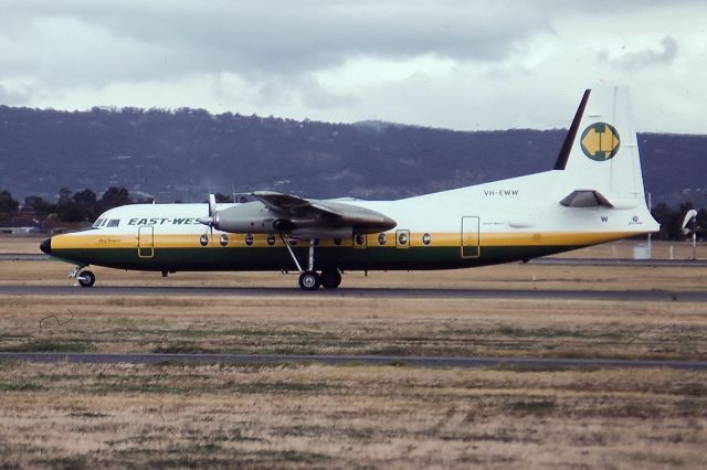Cessna Skyhawk (VH-EWW) - EAST WEST AIRLINES - FOKKER F-27-500F FRIENDSHIP - REG : VH-EWW (CN 10637) - WEST BEACH ADELAIDE SA. AUSTRALIA - YPAD (31/3/1984)