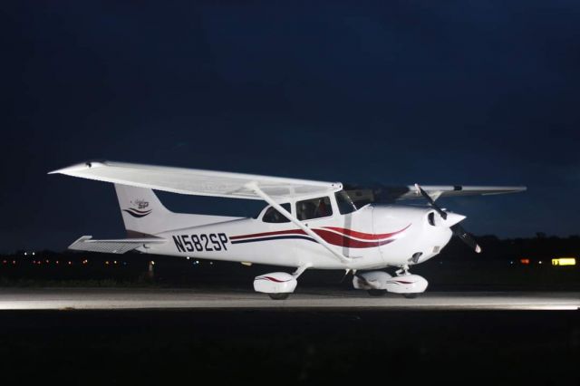 Cessna Skyhawk (N582SP)