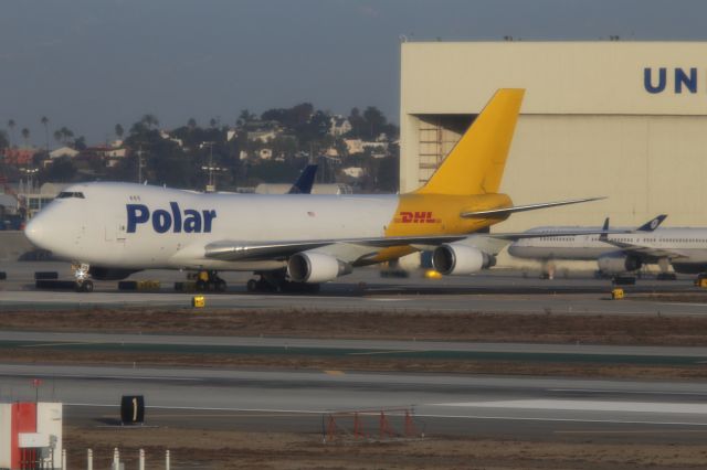 Boeing 747-400 (N416MC)