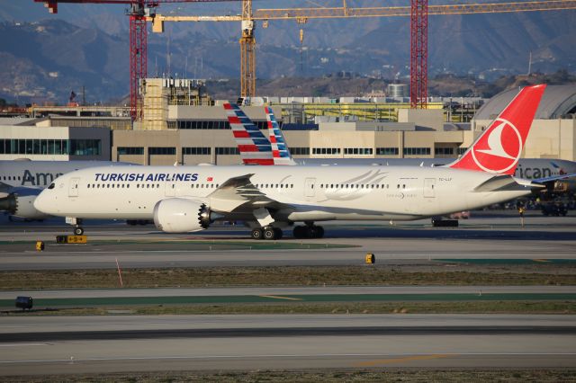 Boeing 787-9 Dreamliner (TC-LLF)