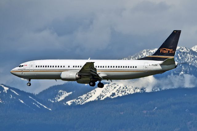 BOEING 737-400 (C-FLDX)