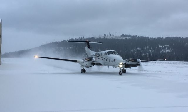 Beechcraft Super King Air 300 (N33KC)