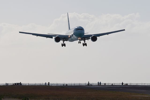 BOEING 767-300 (C-FMWU)