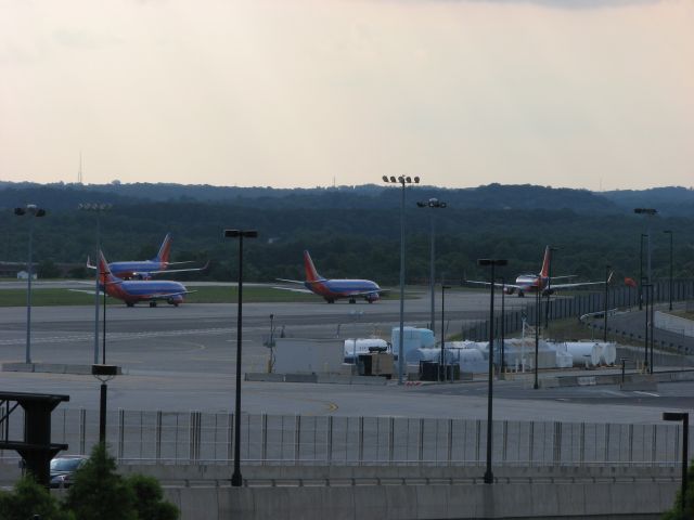 BOEING 737-300 (N355SW) - Southwest owns this place