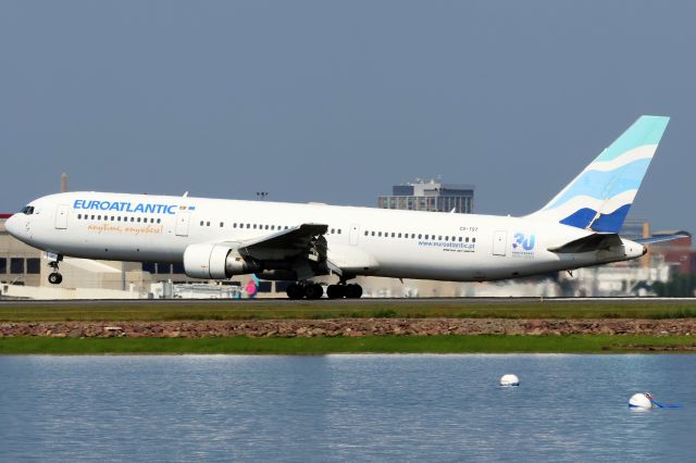 BOEING 767-300 (CS-TST)