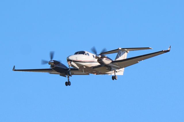 Beechcraft Super King Air 200 (N595RF) - A Beech 200GT/King Air 250 registered to Rite Flight Aviation in Cleveland on final for RWY 24R from Erie Intl/Tom Ridge Field (KERI) on 9 Apr 2019.