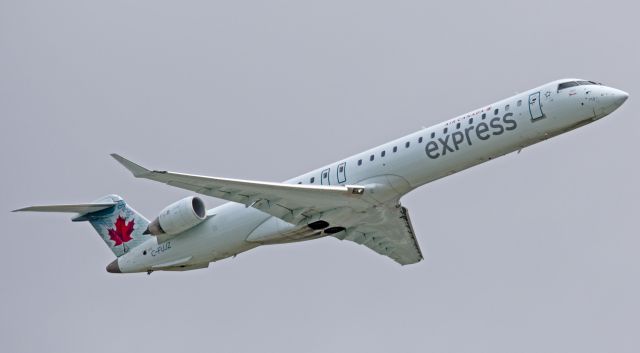 Canadair Regional Jet CRJ-900 (C-FUJZ)