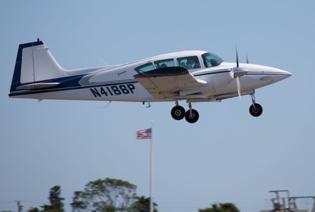 Piper Apache (N4188P) - Beautiful airplane!