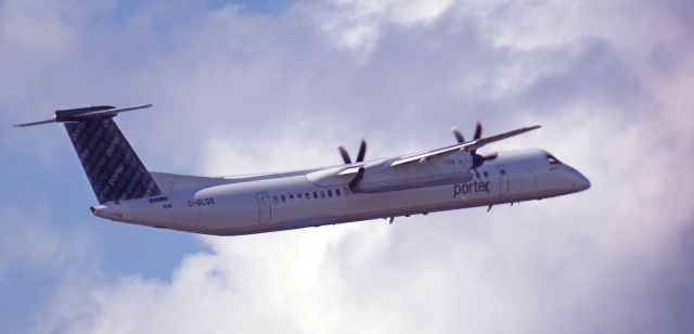de Havilland Dash 8-400 (C-GLQX) - Shortly after departure is this 2009 Porter Airlines de Havilland Dash 8-400 in the Spring of 2024.