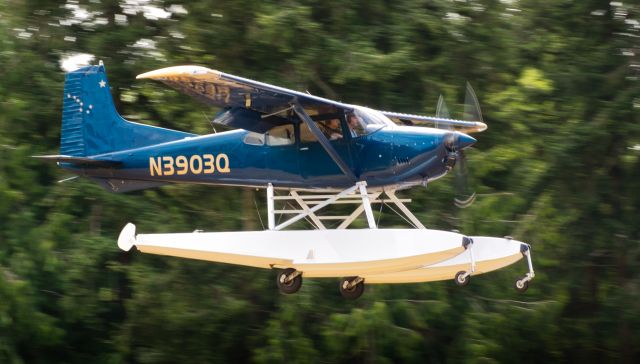 Cessna Skywagon (N3903Q) - Short final near East wind sock