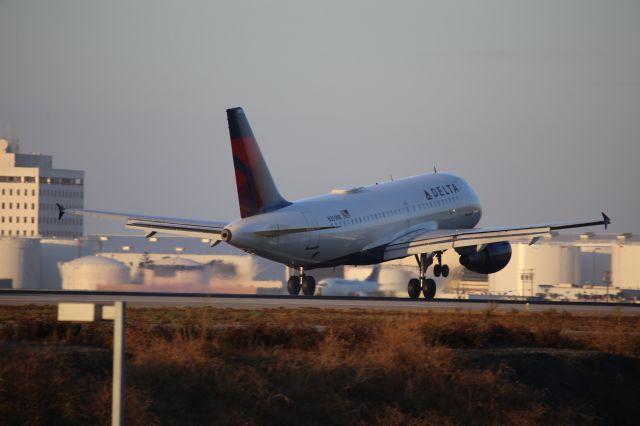 Airbus A319 (N359NB)