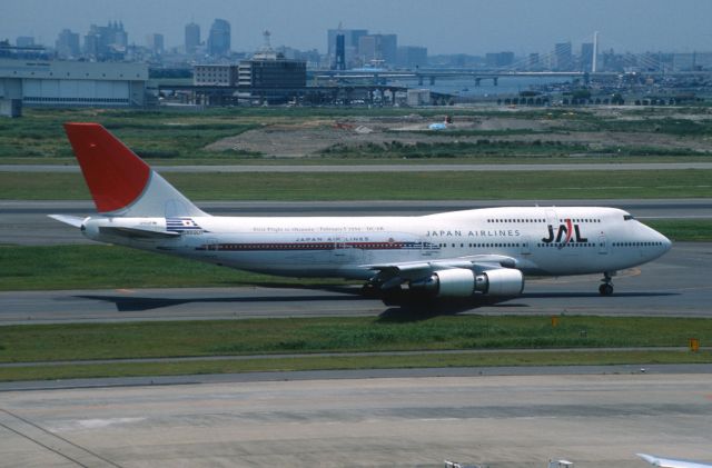 Boeing 747-400 (domestic, no winglets) (JA8907) - Taxing at Narita Intl Airport on 2004/07/04