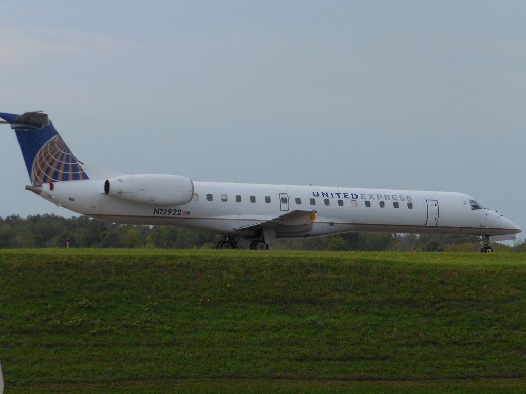 Embraer ERJ-135 (N12922)