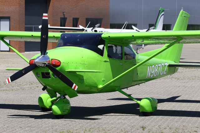 Cessna Skylane (N987CZ) - never seen Canards on a Cessna! 