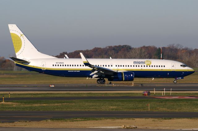 Boeing 737-800 (N738MA)