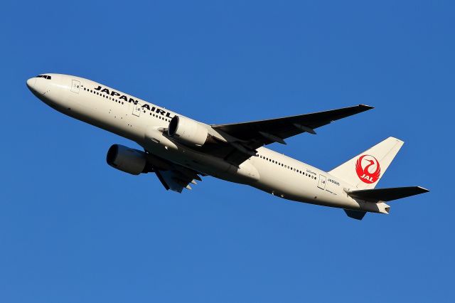 Boeing 777-200 (JA8985)